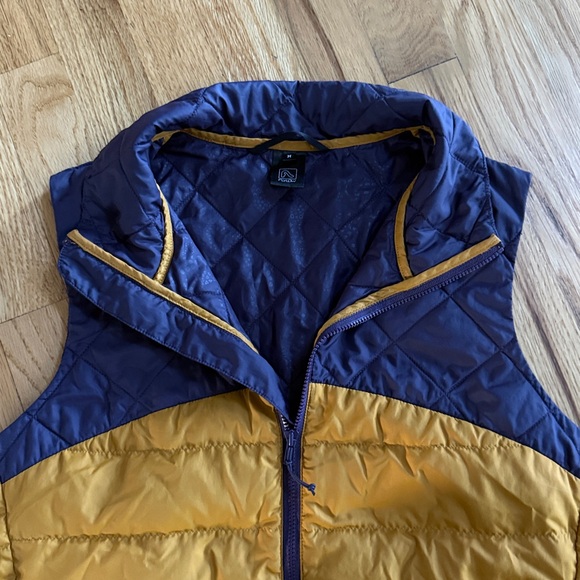 FLYLOW Laurel Lightweight Puffer Eggplant & Mustard Quilted Vest, Size Medium - Picture 3 of 8
